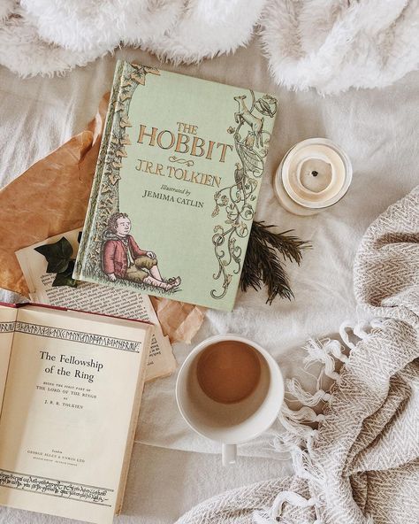 P I N T E R E S T @melodye10✨ http://www.pinterest.com/melodye10/ The Hobbit Aesthetic, Hobbit Aesthetic, Hobbit Book, Bookstagram Inspiration, Tea And Books, J R R Tolkien, Fellowship Of The Ring, C S Lewis, World Of Books