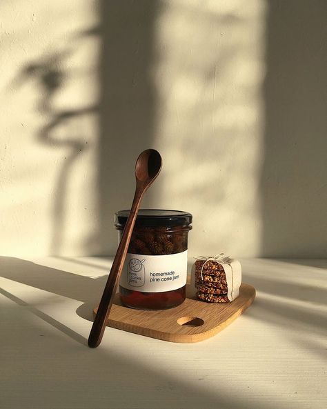 #woodspoon #pineconejam #minimalphoto #jam #food #foodphotografy #sunlight Homemade Food Photography, Jar Photography Food, Jam Food Photography, Canned Food Photography, Jam Product Photography, Jam Photography, Food Product Photography, South Korean Food, Honey Photography