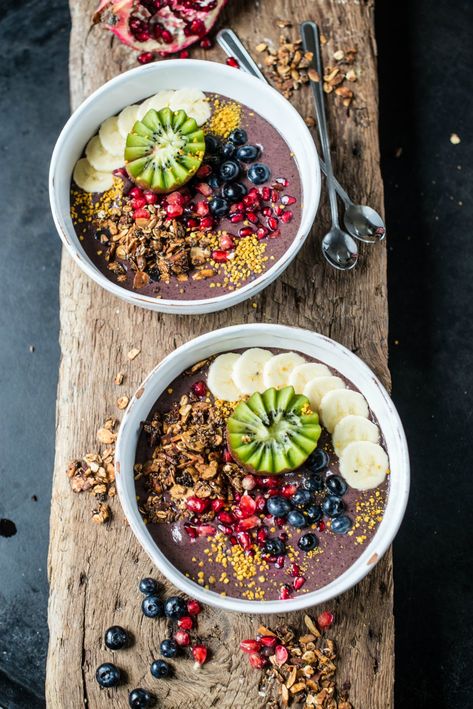 Acai Bowl Topped With All the Goodies Breakfast Ideas No Eggs, Paleo Diet Breakfast, Diet Breakfast Ideas, Paleo Breakfast Ideas, Refreshing Breakfast, Plats Healthy, Paleo Recipes Breakfast, Acai Bowls, Smoothie Bowl Recipe