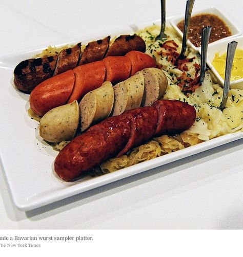 Bratwurst Sampler Platter Sausage Bar, Bratwurst Bar, Bratwurst Appetizer Recipes, Bratwurst Bar Ideas, Sausage Platter Ideas, Sausages Platter, Brautworst Sausage, Sausage Platter Presentation, Sausage Platter