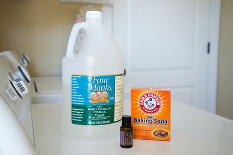 Homemade Fabric Softner, Fabric Softener Recipe, Vinegar Fabric Softener, Homemade Freezer Meals, Happy Money Saver, Diy Fabric Softener, Homemade Fabric Softener, Organic Conditioner, Laundry Detergent Recipe