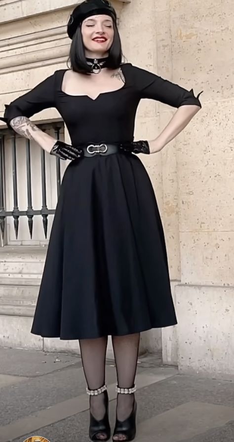 Goth Business Casual Work Outfits, Gothic Chic Fashion, Gothabilly Fashion, Edgy Work Outfits, Psychobilly Fashion, Arty Fashion, Style Evolution, Alt Outfits, Dark Outfits