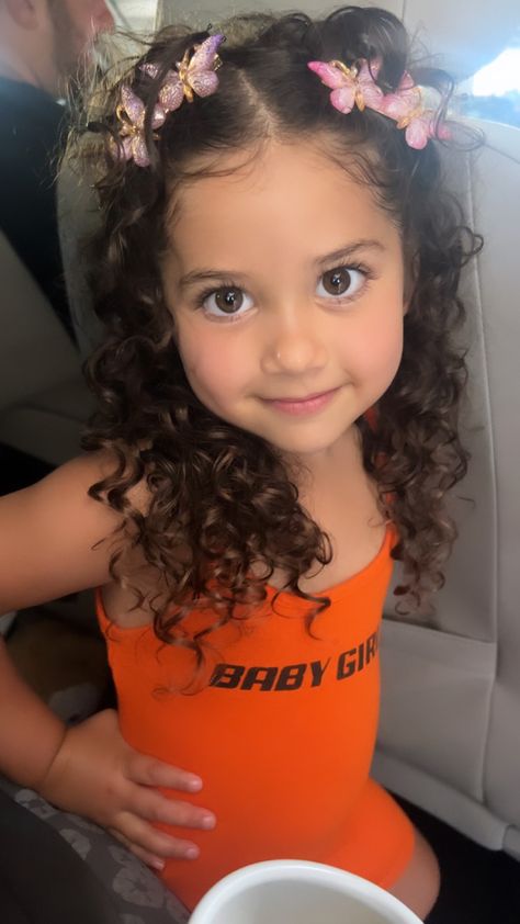 Athena Hairstyles, Curly Hair Baby, Good Haircut, Curly Hair Ideas, Ella Bella, Curly Kids, Kids Curly Hairstyles, Brown Curly Hair, Stylish Hairstyles