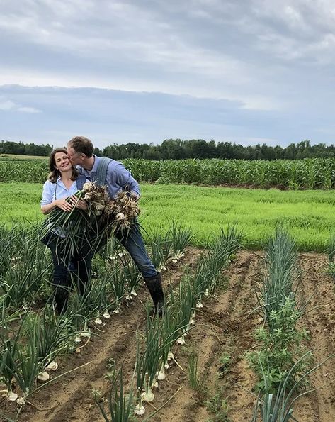 Is Farming the Most Interesting Job in America? Kristin Kimball Makes a Case | Vogue Csa Farm, Natural Image, Urban Farming, Dream Lifestyle, Growing Old, Farm Life, Good Job, Memoirs, In America