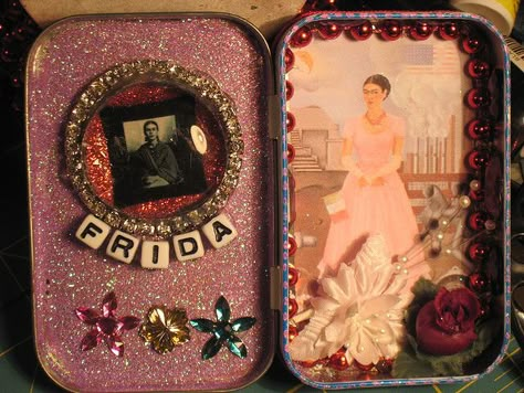 Altoid Tin Shrine, Altoid Shrine, Altoids Tin Crafts, Altoids Box Ideas, Altoid Tin Art, Tin Shrine, Handmade Halloween Decorations, Unique Wreaths, Shrines Art