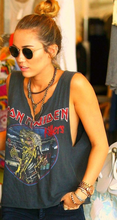 Rocker Style, Miley Cyrus 2012, Hippie Rock, Miley Cyrus Style, Boho Mode, Look Festival, Kleidung Diy, Wearing Sunglasses, Ropa Diy