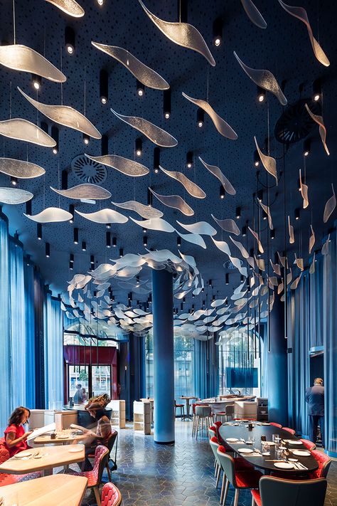 Office House, Restaurants In Paris, Decoration Restaurant, Restaurant Interior Design, Hospitality Design, The Ceiling, Hotel Design, Restaurant Decor, Office Inspiration