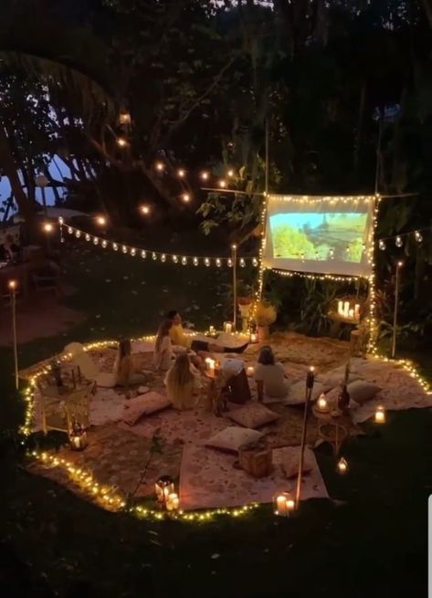 16th Birthday Photoshoot, Movie Night Birthday Party, Sweet Sixteen Birthday Party Ideas, 17th Birthday Ideas, Backyard Birthday Parties, Backyard Birthday, Backyard Movie Nights, Cute Birthday Ideas, Backyard Movie