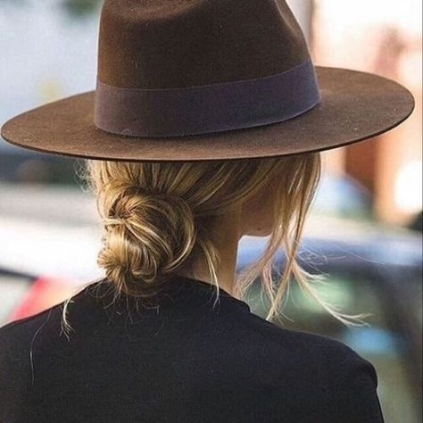 Low bun + Fedora = Perfection #ShopStyle #shopthelook #MyShopStyle #fedora #modern #simplistic #bun #WeekendLook #BeachVacation #WearToWork #SummerStyle #BirthdayParty #SpringStyle #OOTD #TravelOutfit Model Pose, Bohol, Elsa Hosk, Stylish Hats, Olivia Palermo, Hairstyles Ideas, Outfits With Hats, Gigi Hadid, Hair Hairstyles