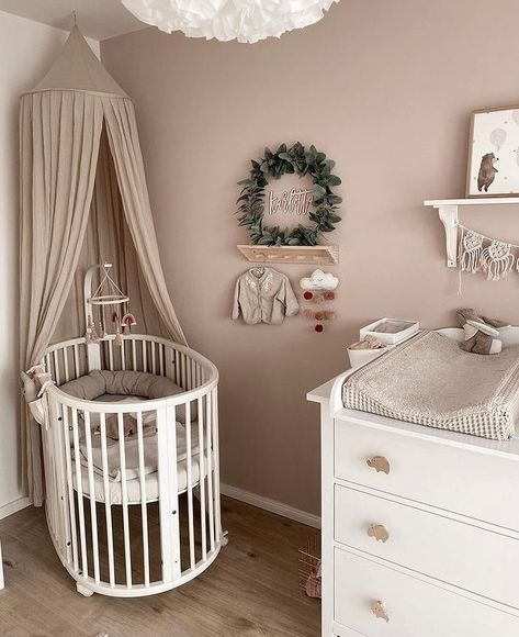 #babyroom hashtag on Instagram • Photos and Videos Oval Crib, Tiny Nursery, Baby Room Neutral, Nursery Room Design, Baby Room Inspiration, Baby Zimmer, Nursery Room Inspiration, Baby Room Design, Nursery Baby Room