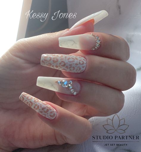 Animal Nails Light Pink Leopard Nails, Snow Leopard Nails, White Cheetah Print Nails, White Leopard Print Nails, White Cheetah Nails, White Leopard Nails, Pink Leopard Nails, White French Nails, Cheetah Nail Designs