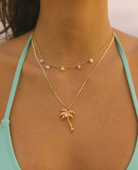 Classy, yet bold, the Royal Palm Necklace is a staple year round! This stylish, dainty chain paired with the shiny pop of the palm is the perfect pair. This 24k gold plated necklace is perfect for swimming in the ocean sunrise to sunset! 18-20in Aesthetic Jewelry Gold, Beachy Jewlery, Palm Necklace, Swimming In The Ocean, Ocean Sunrise, Surf Jewelry, Classy Necklace, Ocean Necklace, Preppy Jewelry