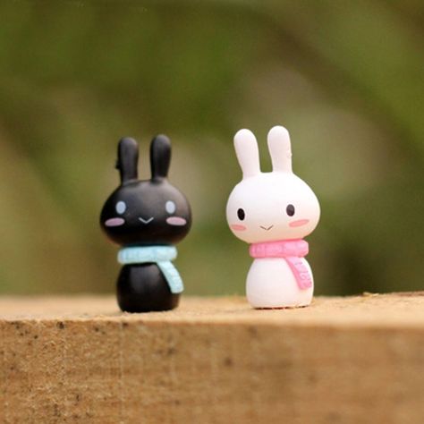 Polymer clay bunnies with scarfs. Clay Rabbit Diy, Bunny Clay, Polymer Clay Bunny, Air Dry Clay Bunny, Clay Bunny, Bunny Polymer Clay, Clay Art Rabbit, Bunny Polymer Clay Earrings, Bunny Clay Charm