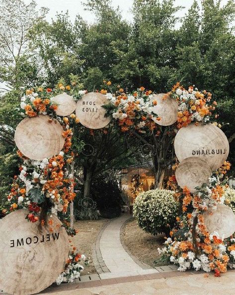 rust fall dusty orange wedding color ideas #weddings #rustwedding #weddingcolors #weddingideas Ceremony Entrance, Bronze Wedding, Rustic Wedding Decorations, Festival Bride, Welcome Signs, Deco Floral, Wedding Stage, Wedding Deco, Romantic Weddings