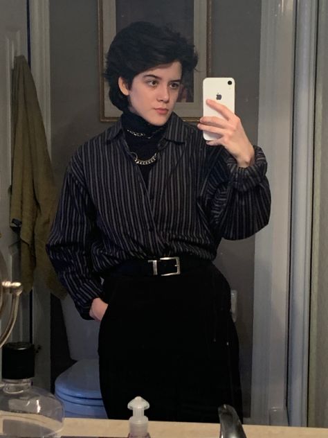 Traffic Court Outfit, Club Outfits For Tomboys, Lesbian Aunt Outfit, Nonbinary Victorian Fashion, Nonbinary Street Style, Goth Nonbinary Outfits, Punk Outfits Nonbinary, Lesbian Alt Fashion, Masc Lesbian Fancy Outfits