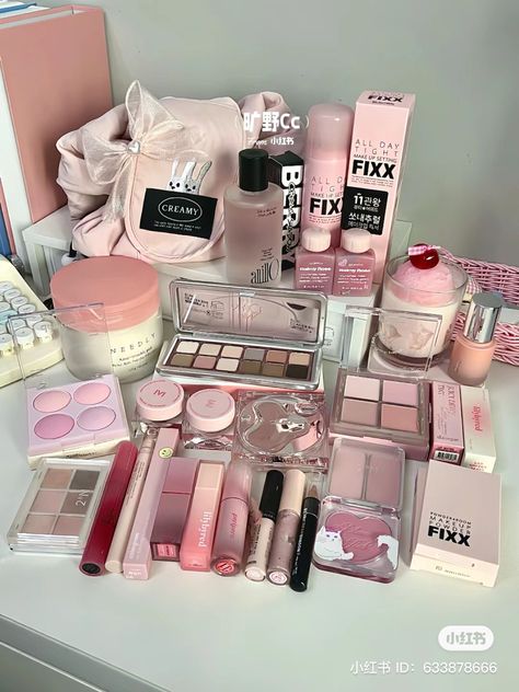 Chinese Makeup, Makeup Accesories, Makeup Package, Ulzzang Makeup, Fancy Makeup, Pink Makeup, Makeup Items, Makeup Pictures, Powder Makeup