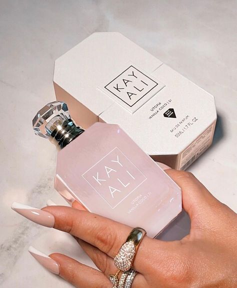 Kayali Vanilla, Perfume Vanilla, Huda Kattan, New Perfume, Pear Blossom, Vanilla Perfume, Celebrity Perfume, Perfume Lover, Bottle Shop