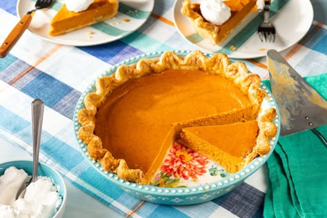 Frozen Pumpkin Pie, Pumpkin Cream Pie, Pumpkin Pie Recipe Easy, Frozen Pumpkin, Pumpkin Custard, Best Pumpkin Pie, Pumpkin Pie Recipe, Dessert Spread, Homemade Pumpkin Pie