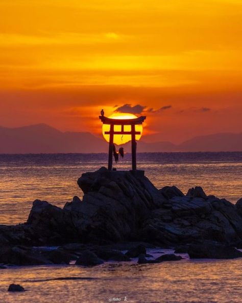 Did you know that Oita is a coastal prefecture on Japan’s Kyushu Island. It's best known for its hot springs, but also holds many hidden gems for tourists. These include the Kujū mountains, famous city of Hita, and the beautiful and mysterious Kunisaki Peninsula. ⁣⁣ 📷 nao_k__⁣⁣ Oita, Kyushu, Fantasy Books, Urban Fantasy Books, Fantasy Book Series, Urban Fantasy, Hidden Gems, Hot Springs, Mood Board