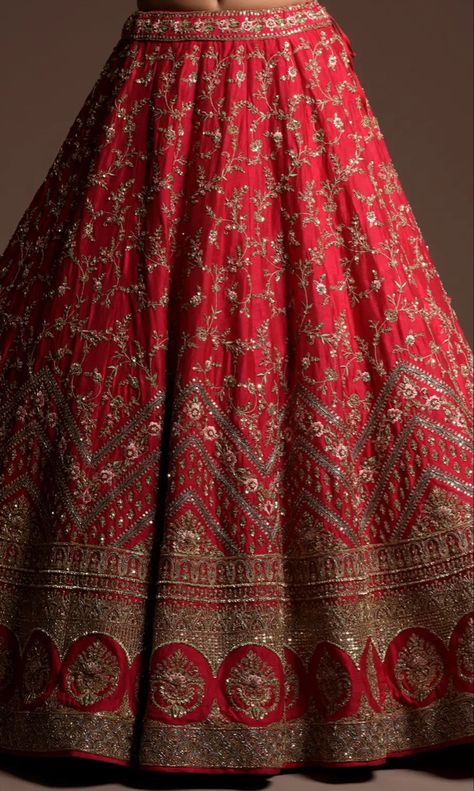 Simple And Elegant Bridal Lehenga, Red Lehanga Outfits Bridal, Indian Wedding Lehenga Bridal Red, Wine Colour Lehenga Color Combos, Latest Wedding Lehenga Designs, Trendy Bridal Lehenga, Red Lehenga Bridal, Red Wedding Lehenga, Latest Bridal Lehenga Designs