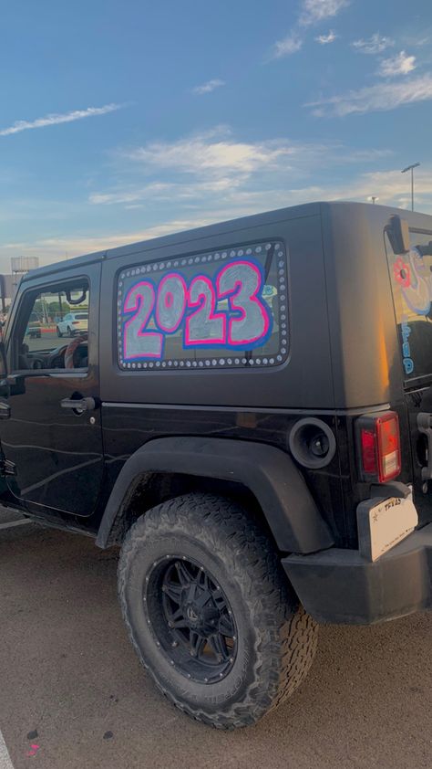 Senior Day Car Decorations, Class Of 2023 Car Decorating, Senior 2024 Car Paint, Decorated Senior Cars, Car Markers Window Ideas Senior, 2024 Senior Car, Senior Window Paint Ideas, Senior Car Paint 2024, Seniors Car Paint