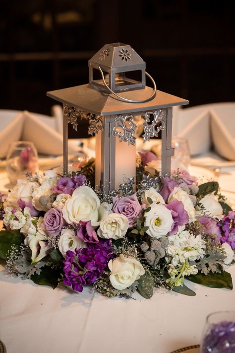 Purple Lantern Centerpieces, 15 Flower Centerpieces, Rapunzel Wedding Theme Centerpieces, Tangled Flower Arrangements, Tangled Theme Centerpieces, Light Purple Centerpieces, Tangled Wedding Centerpieces, Rapunzel Centerpiece Ideas Quince, Lavender Centerpieces For Quinceanera