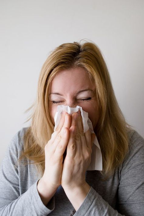 Dust Allergy Symptoms, Vicks Vapor Rub, Sinus Infection Remedies, Dust Allergy, Watery Eyes, Natural Cold Remedies, Sinus Infection, Allergy Symptoms, Health Life