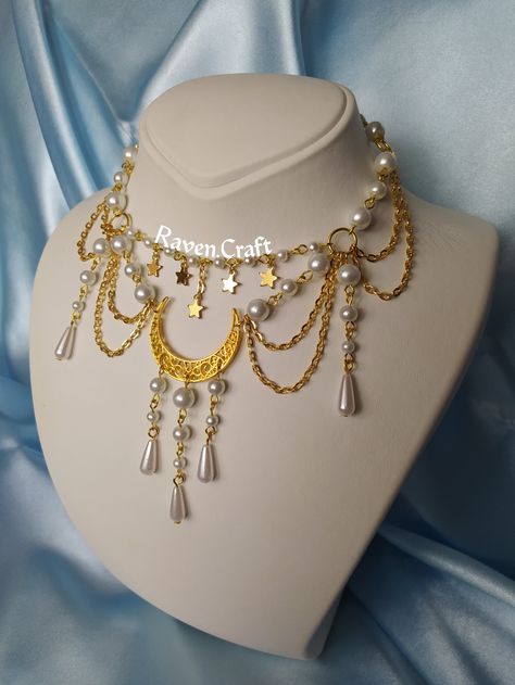 Fantasy Pearl Jewelry, Baroque Jewelry Aesthetic, Moon Jewelry Aesthetic, Royal Jewelry Aesthetic, Medieval Necklaces, Ethereal Accessories, Royal Necklaces, Fantasy Jewelry Necklace, Crescent Jewelry