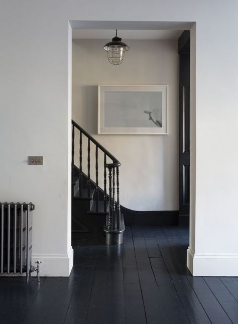 15 Painted Floors That Will Make You Want To Grab A Paintbrush Sally House, Hallway Makeover Before And After, Black Floorboards, Black Floors, Painted Floorboards, Hallway Makeover, Hal Decor, Painted Wood Floors, Dark Floors