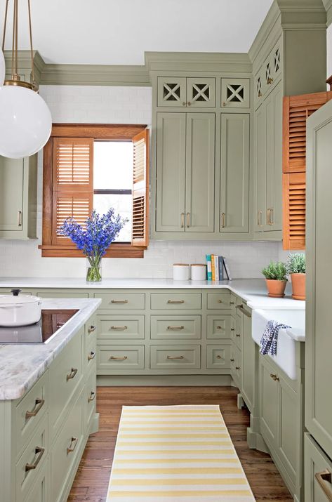 Sage Kitchen, Traditional Kitchen Cabinets, Sage Green Kitchen, Green Kitchen Cabinets, Cabinet Paint Colors, Kitchen Paint Colors, Kitchen Cabinets Makeover, Green Cabinets, Kitchen Cabinet Colors