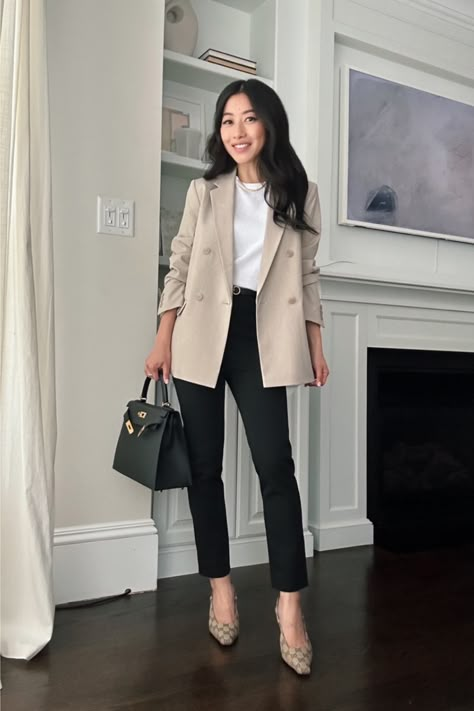 Banana republic factory blazer with Ann Taylor Audrey crop pants and gucci heels Petite Capsule Wardrobe, Business Formal Outfit, Spring Workwear, Workwear Outfits, Doctor Outfit, Blazer Outfits Casual, Gucci Heels, Spring Work Outfits, Lightweight Blazer