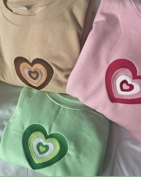 Embroidery Designs Tshirt, Clothes Embroidery Diy, Girls Sweatshirts, Cute Nike Outfits, Matching Sweatshirts, Heart Sweatshirt, Embroidery On Clothes, Cute Nikes, Girl Sweatshirts