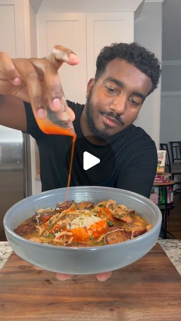 Renzo on Instagram: "Chicken and Sausage Gumbo!   Now I am by no means an expert but I believe this gumbo recipe is definitely worth trying 😂 the flavors are amazing!   My boy @onestopchop_ threw down on the red beans and rice so I had to work my wrist on some gumbo!   Full ingredient list:   1-2 lb chicken thighs  1-2 lb andouille sausage  1 whole onion diced 1 whole green bell pepper diced  2-3 large celery stalks diced  4-5 garlic cloves minced  3-4 bay leaves  6-8 cups chicken broth  1 cup oil  3/4 cup flour   2-3 tsp cajun seasoning  2-3 tsp garlic powder  2-3 tsp onion powder 2-3 tsp black pepper 2 tsp dried oregano   Seasoning amount is optional!   Allow roux (flour/oil) to cook on low for at least an hour continuously stirring! The darker the better but it will burn quickly.   Onc Turkey Gumbo Recipe Thanksgiving, How To Make Roux For Gumbo, Quick Gumbo Recipe, Gumbo Recipe Chicken And Sausage, Seafood Gumbo Recipe Louisiana, Gumbo Recipe Video, Gumbo Seasoning, Gumbo Recipe Authentic, New Orleans Gumbo Recipe