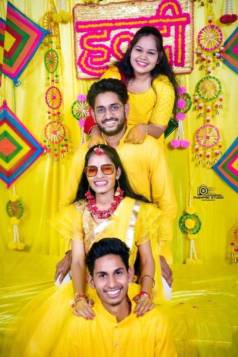 bride wedding photos shoot Pose For Haldi Function, Haldi Poses For Bride With Brother, Dulha Haldi Pose Single, Haldi Pose For Groom, Haldi Boys Photoshoot, Haldi Ceremony Groom Poses, Haldi Dulhan Pose, Haldi Stills For Groom, Haladi Shastra Photoshoot