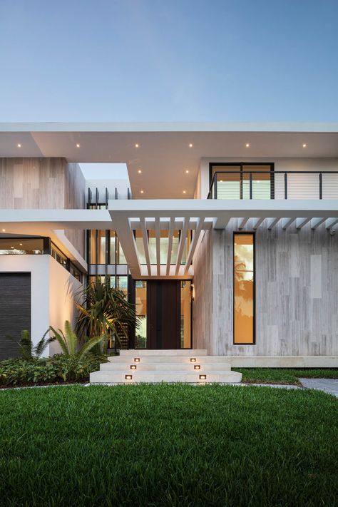 99 Residence in Bay Harbor, Florida desi|Houses Studio Architecture Design, Residential Exterior, Studio Architecture, Florida Design, Exterior Painting, Casa Country, Studios Architecture, Modern House Facades, Modern Exterior House Designs