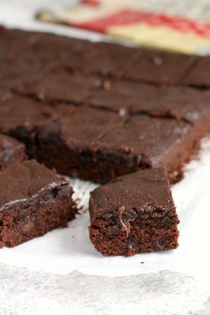 Big batch fudgy lentil brownies get their great texture from a simple red lentil puree. Lentil Dessert Recipes, Lentil Brownies, Lentil Dessert, Lentil Puree, Lentil Cookies, Lentil Cake, Red Lentil Recipes, Baking Healthy, Lentils Vegan