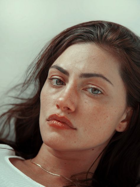 Phoebe Tonkin Phoebe Tonkin Hair, Phoebe Tonkin Photoshoot, Phoebe Tonkin Style, Paparazzi Photos, Phoebe Tonkin, Celebrity Pictures, Pretty Face, Vampire Diaries, Pretty People