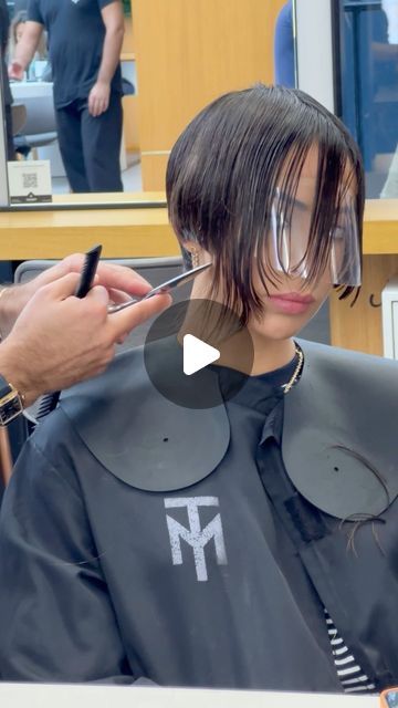 Short Haircut Video, Cute Short Haircuts For Straight Hair, Short Straight Hairstyles For Women, Haircut Videos Long To Short, Extra Short Bob, Short Mom Cuts, Ultra Short Hair, Carre Haircut, Ear Length Hairstyles