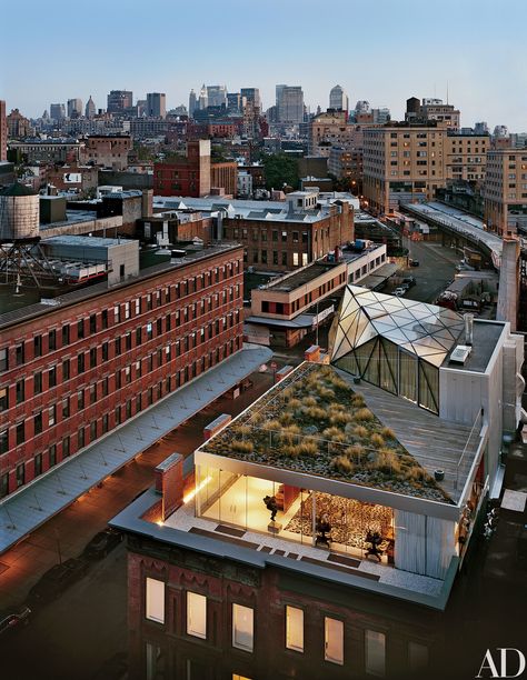 Inside Diane von Furstenberg's Home in Manhattan Glass Penthouse, Penthouse New York, Manhattan Penthouse, Nyc Penthouse, New York Penthouse, Apartment Exterior, Architecture Company, Nyc Design, Pergola Plans