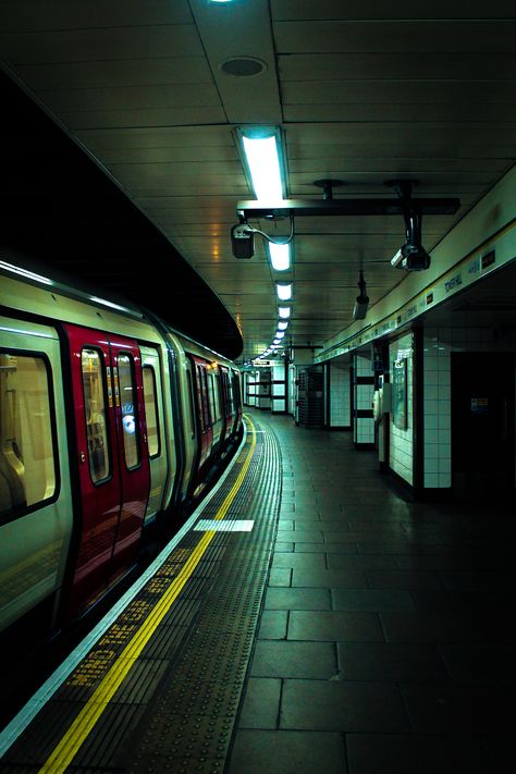 City Street Pictures, Train Station Reference, Street Photography Buildings, Peephole Perspective, Japanese Train Station Aesthetic, Subway Reference, Metro Station Aesthetic, Small Town Photoshoot, Essentials Wallpaper