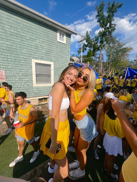 University Of Michigan Game Day Outfits, University Of Michigan Game Day Outfit, Umich Outfits, Umich Gameday, Game Day Pictures, Michigan Game Day, Gameday Fits, Mr Brightside, Michigan Girl