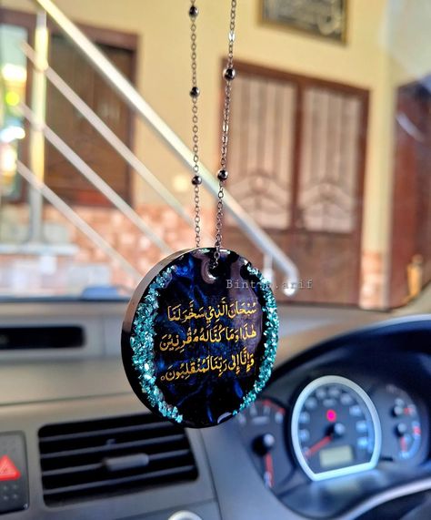 Customized Car hanging, with ocean blue stones. Resin Car Hanging Ideas, Car Dashboard Accessories, Dashboard Accessories, Diy Resin Gifts, Resin Gifts, Car Hanging Accessories, Graduation Printables, Resin Crafts Tutorial, Resin Ideas