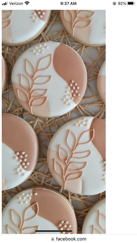 Royal Icing Cookies Recipe, Wedding Shower Cookies, Flower Sugar Cookies, Royal Iced Cookies, Honey Cookies, Sugar Cookie Royal Icing, Sugar Cookie Icing, Cookie Business, Spring Cookies