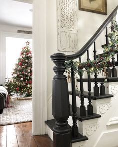 Painted Stairs - The How To ⋆ Designs By Karan Stairs Painted, Black Stair Railing, Farmhouse Stairs, Black Staircase, Stairs Renovation, Painted Staircases, Black Stairs, Stair Makeover, Diy Staircase