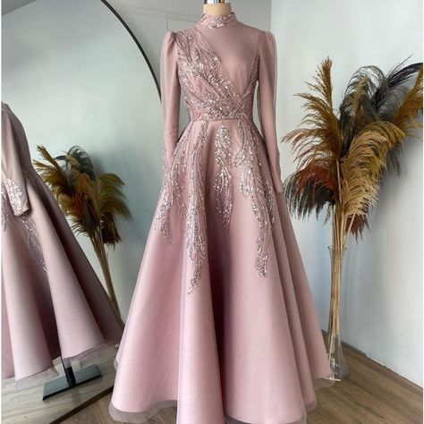 This Beautiful Dress Is From Turkey. It’s A Modest Dress Perfect For Hijab Or Even Without For Any Special Occasion. Can Fit Small To Medium! Sparkle Evening Gown, Hijab Prom Dress, Muslim Prom Dress, Bride Party Dress, Modest Bridal Dresses, Modest Long Dresses, Hijab Dress Party, Muslim Evening Dresses, Modest Evening Dress