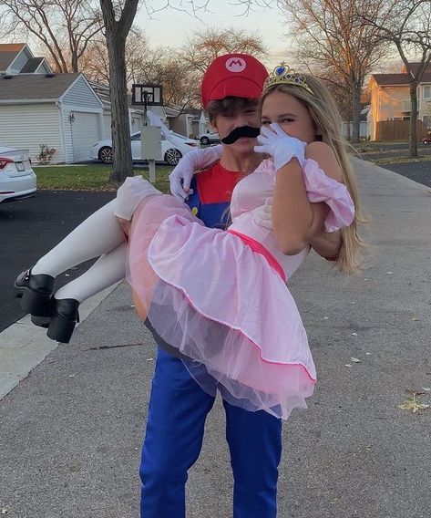 Cute Couples Costumes, Peach Costume, Mario Costume, Classy Halloween Costumes, Matching Halloween Costumes, Hot Halloween Outfits, Pretty Halloween Costumes, Duo Halloween Costumes, Couples Halloween Outfits