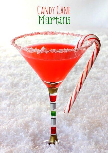 Vodka Candy, Candy Cane Martini Recipe, Candy Cane Martini, Drinks Vodka, Peppermint Vodka, Cranberry Juice And Vodka, Christmas Drinks Alcohol Recipes, Christmas Martini, Shot Recipes