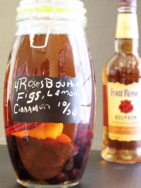 Fig Infused Bourbon Recipe Infuse your booze! - Sweet Savant Flavored Whiskey, Infused Bourbon, Four Roses Bourbon, Infused Liquors, Bourbon Recipes, Atlanta Food, Christmas Gift For Friends, Homemade Holiday Gifts, Fig Recipes