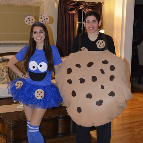 Cookie Monster and Cookie couples costume Cookie Monster Couple Costume Diy, Couples Costumes Cookie Monster, Best Original Halloween Costumes, Cookie And Milk Costumes, Cookie Monster Adult Costume, Cookie Monster And Cookie Costume, Monster Outfit Ideas, Cookie And Cookie Monster Costume Couple, Cookie Monster And Cookie Costume Couple