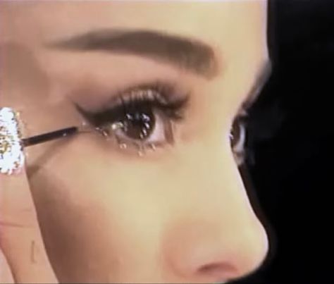 Ariana Grande Eyeliner, Ariana Grande Eyes, Ariana Instagram, Stage Makeup, Lace Heart, Dangerous Woman, Glam Makeup, Pink Lips, Her Smile